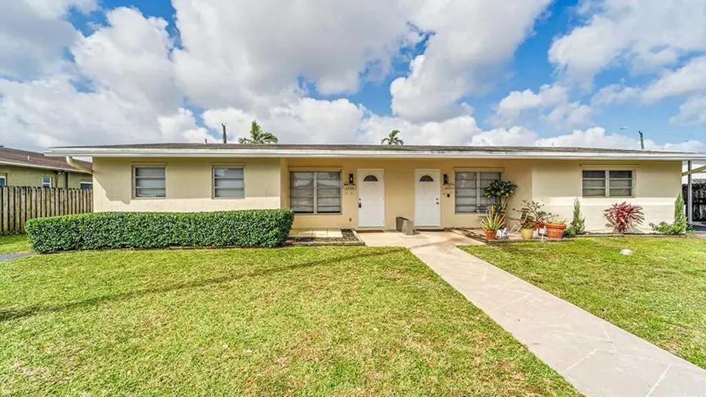 4681-4685 SW 43rd Terrace Fort Lauderdale FL 33314