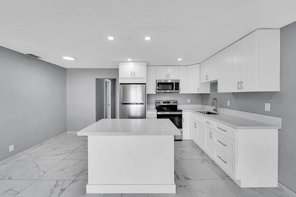 4681-4685 SW 43rd Terrace Fort Lauderdale FL 33314