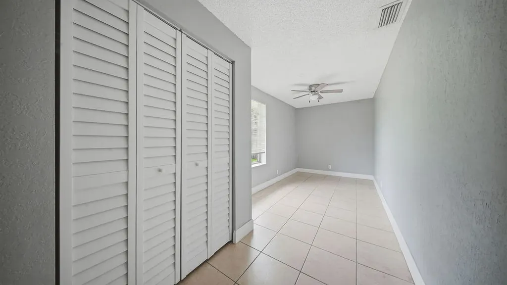 4681-4685 SW 43rd Terrace Fort Lauderdale FL 33314
