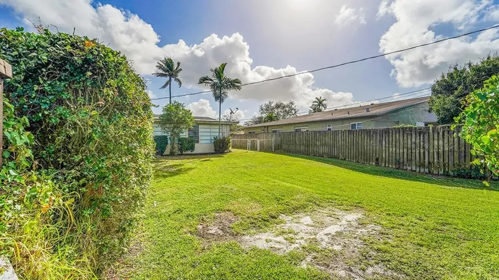 4681-4685 SW 43rd Terrace Fort Lauderdale FL 33314