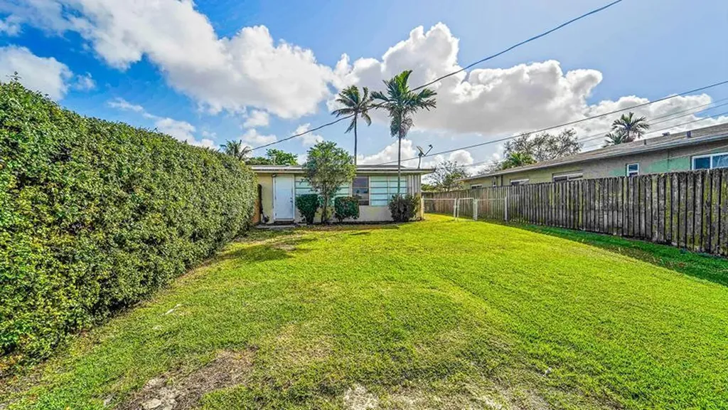 4681-4685 SW 43rd Terrace Fort Lauderdale FL 33314