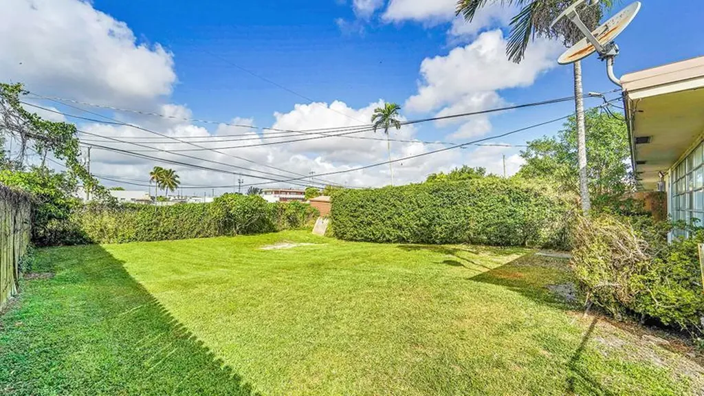 4681-4685 SW 43rd Terrace Fort Lauderdale FL 33314