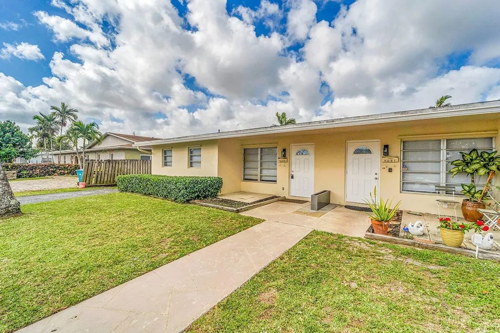4681-4685 SW 43rd Terrace Fort Lauderdale FL 33314