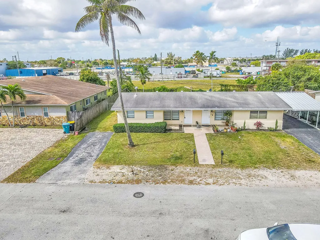 4681-4685 SW 43rd Terrace Fort Lauderdale FL 33314