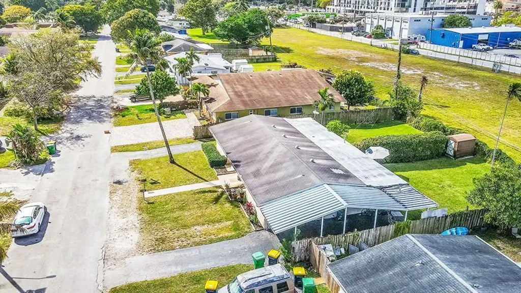 4681-4685 SW 43rd Terrace Fort Lauderdale FL 33314
