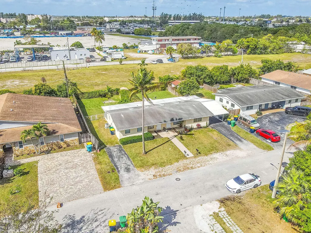 4681-4685 SW 43rd Terrace Fort Lauderdale FL 33314