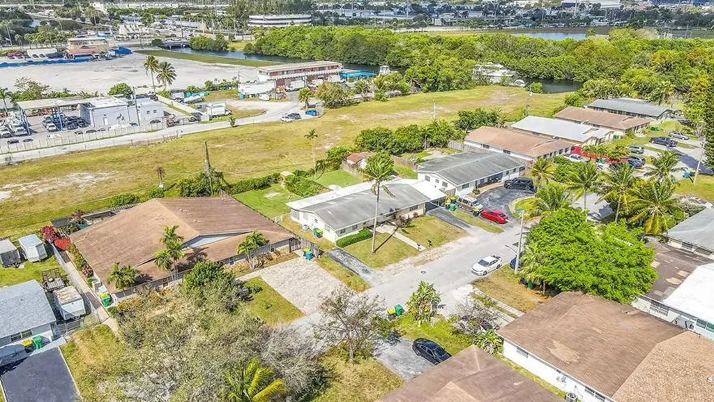 4681-4685 SW 43rd Terrace Fort Lauderdale FL 33314