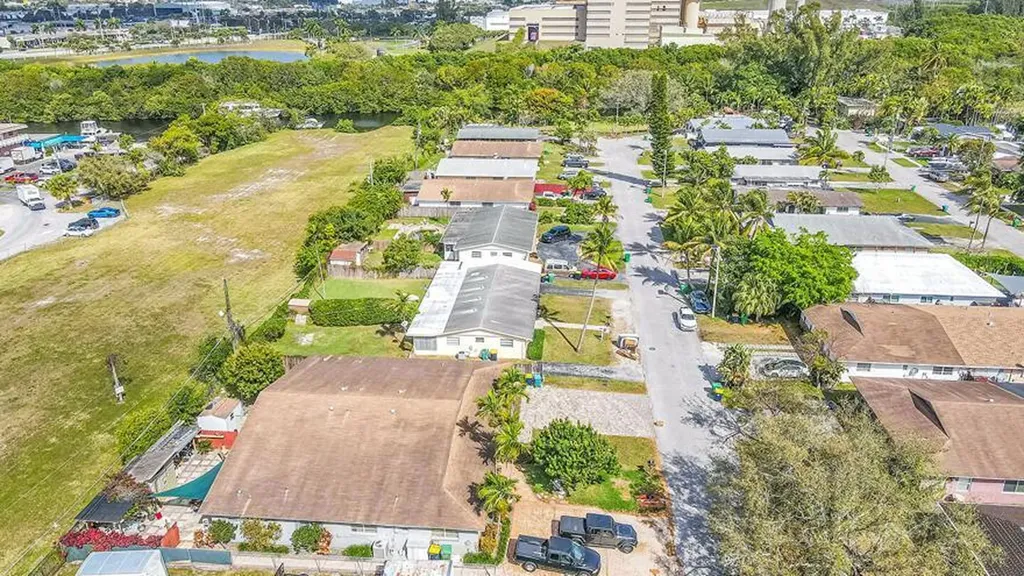 4681-4685 SW 43rd Terrace Fort Lauderdale FL 33314
