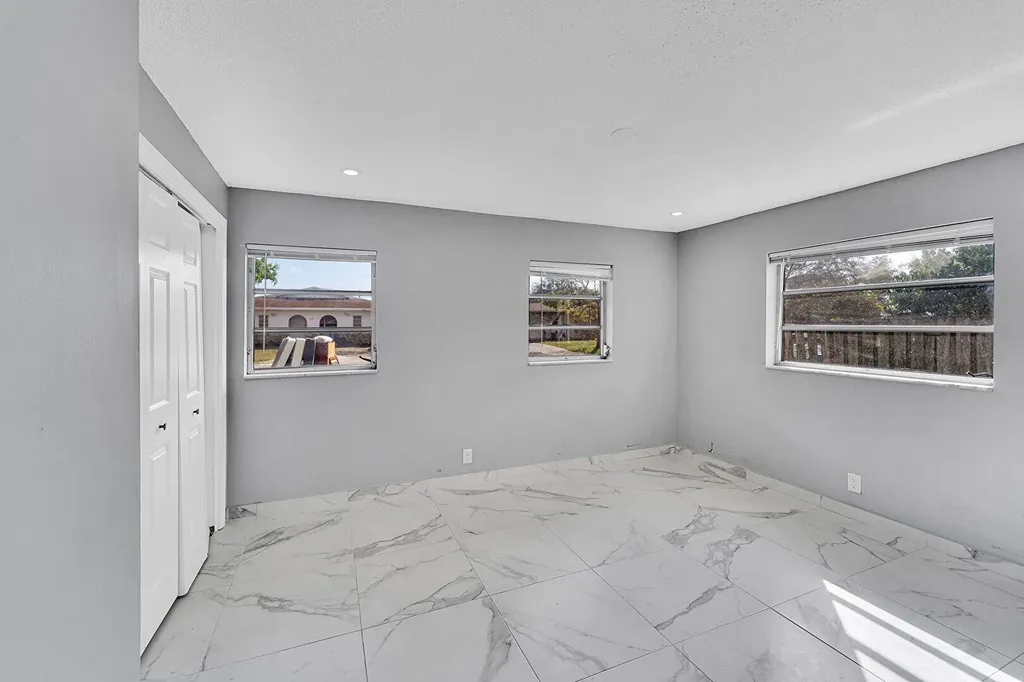 4681-4685 SW 43rd Terrace Fort Lauderdale FL 33314