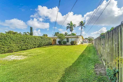 4681-4685 SW 43rd Terrace Fort Lauderdale FL 33314