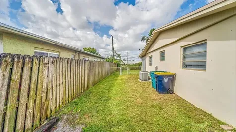 4681-4685 SW 43rd Terrace Fort Lauderdale FL 33314