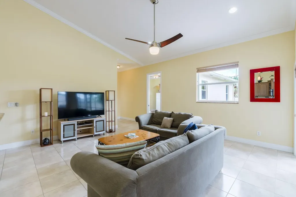 2301 SW Vale Port St Lucie FL 34953