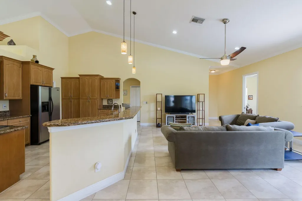 2301 SW Vale Port St Lucie FL 34953