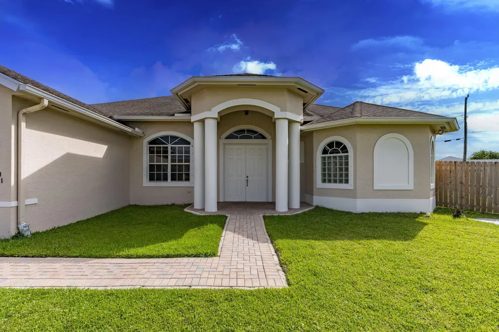 2301 SW Vale Port St Lucie FL 34953
