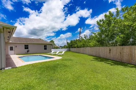 2301 SW Vale Port St Lucie FL 34953