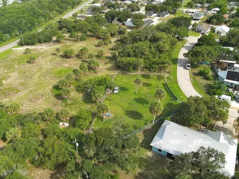 1130 SW 3rd Court Court SW Vero Beach FL 32962