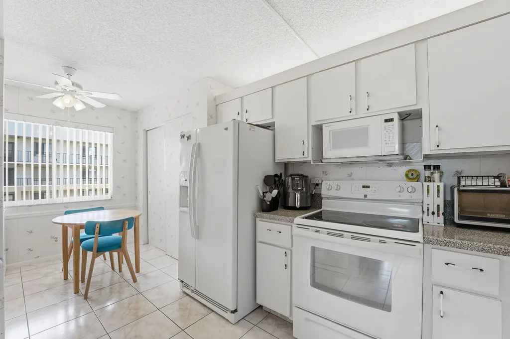 3146 Via Poinciana Lake Worth FL 33467