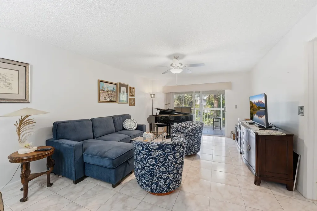 3146 Via Poinciana Lake Worth FL 33467