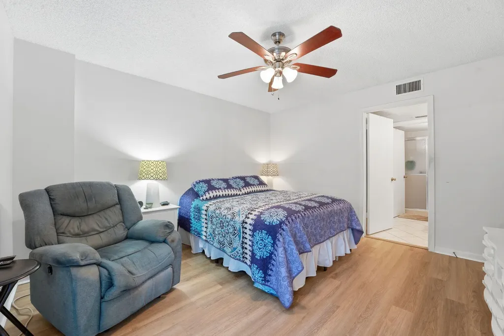 3146 Via Poinciana Lake Worth FL 33467