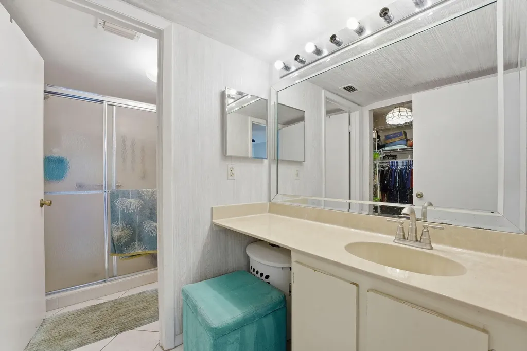 3146 Via Poinciana Lake Worth FL 33467