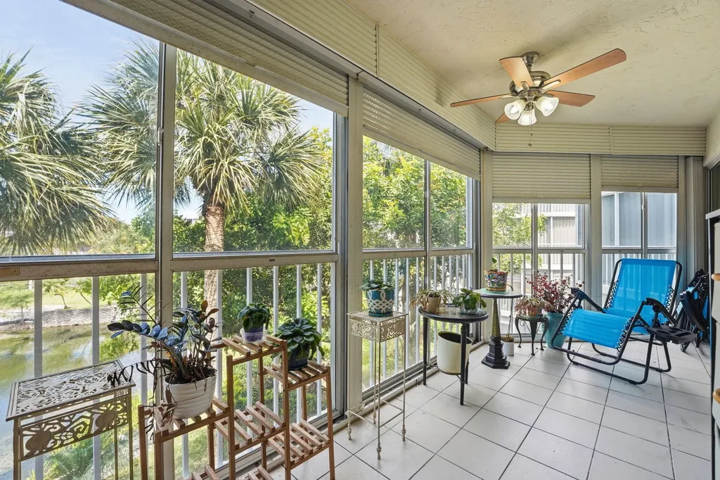 3146 Via Poinciana Lake Worth FL 33467