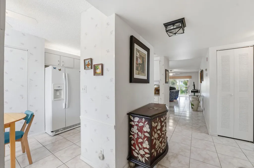 3146 Via Poinciana Lake Worth FL 33467