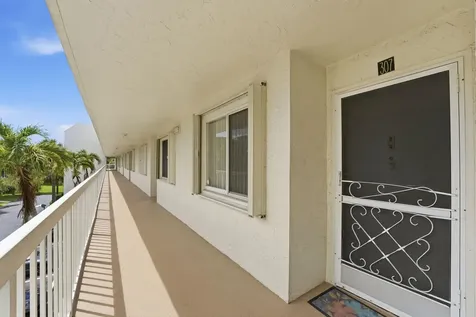 3146 Via Poinciana Lake Worth FL 33467