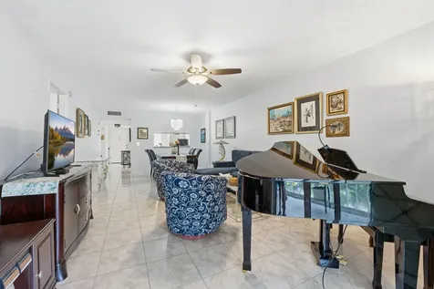 3146 Via Poinciana Lake Worth FL 33467