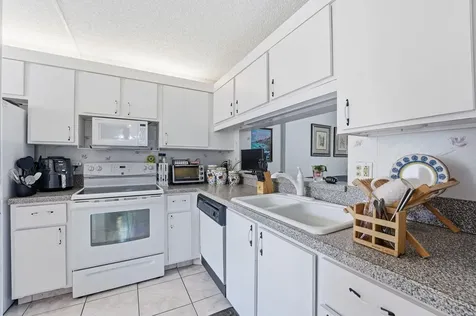 3146 Via Poinciana Lake Worth FL 33467