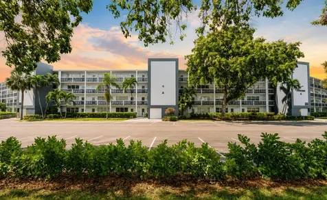 1007 Berkshire Deerfield Beach FL 33442