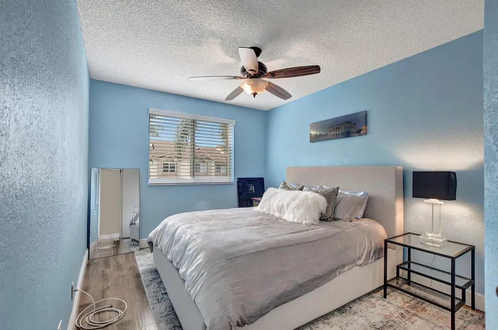 6682 Via Regina Boca Raton FL 33433