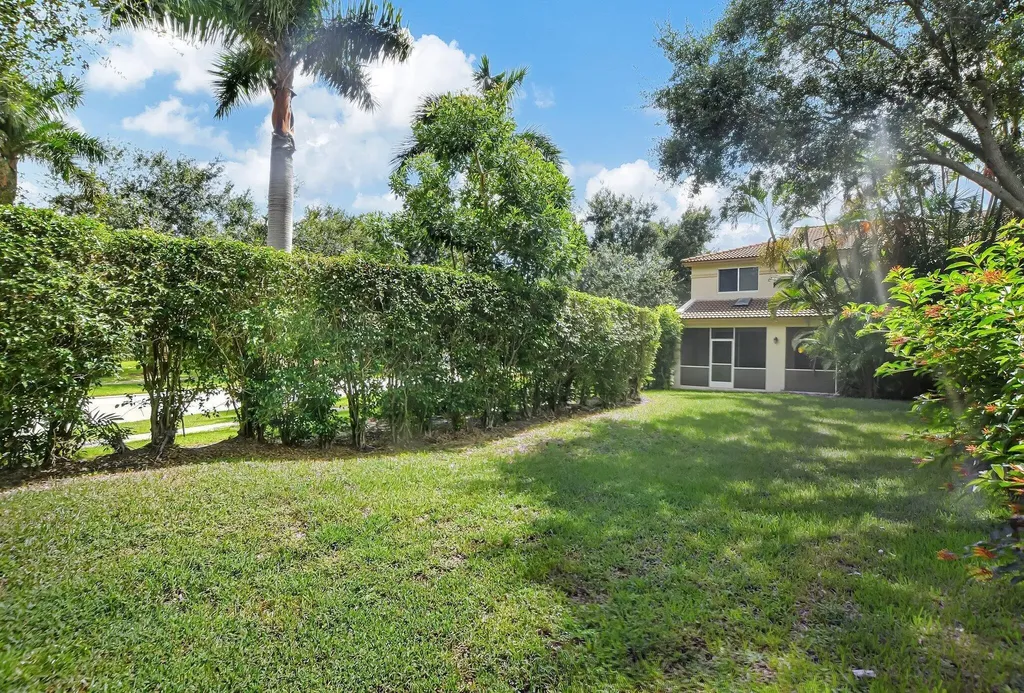 6682 Via Regina Boca Raton FL 33433