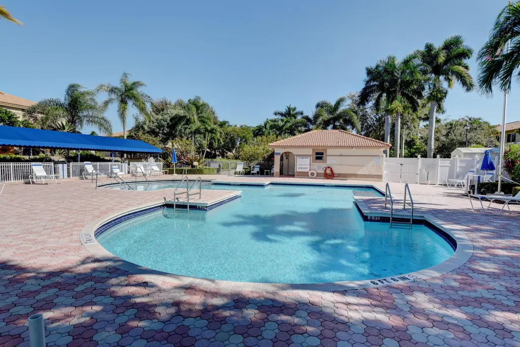 6682 Via Regina Boca Raton FL 33433