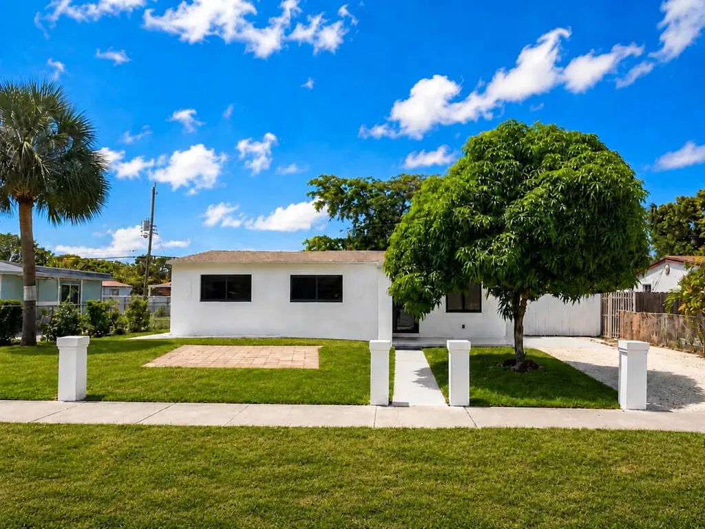 235 SW 21st Way Fort Lauderdale FL 33312