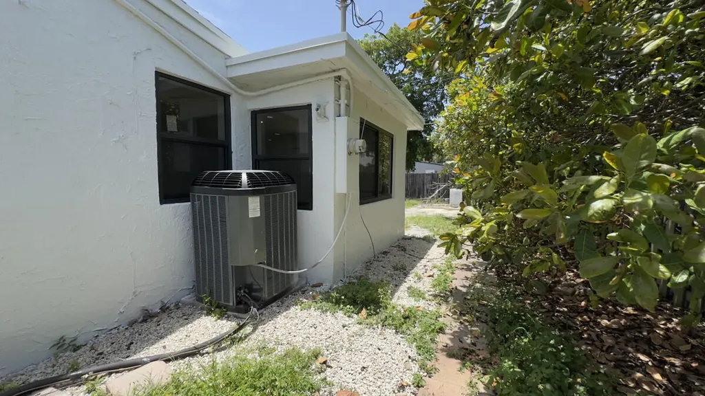 235 SW 21st Way Fort Lauderdale FL 33312