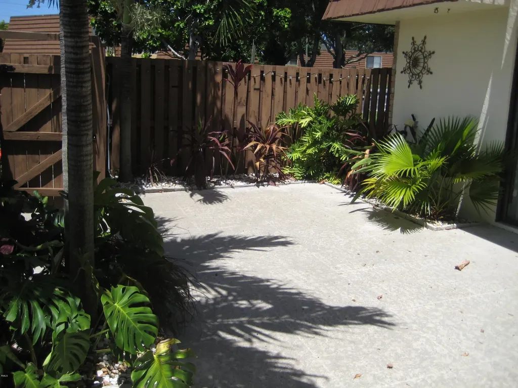 3900 SE County Line Road Tequesta FL 33469