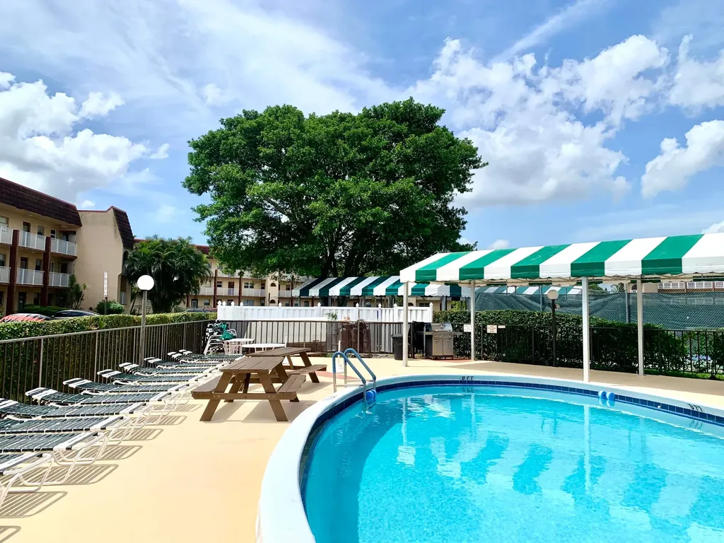 2801 N Pine Island Road Sunrise FL 33322