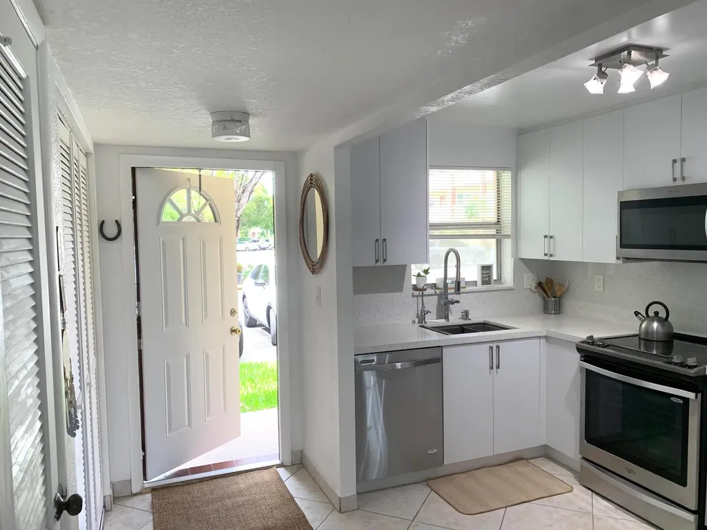 2801 N Pine Island Road Sunrise FL 33322