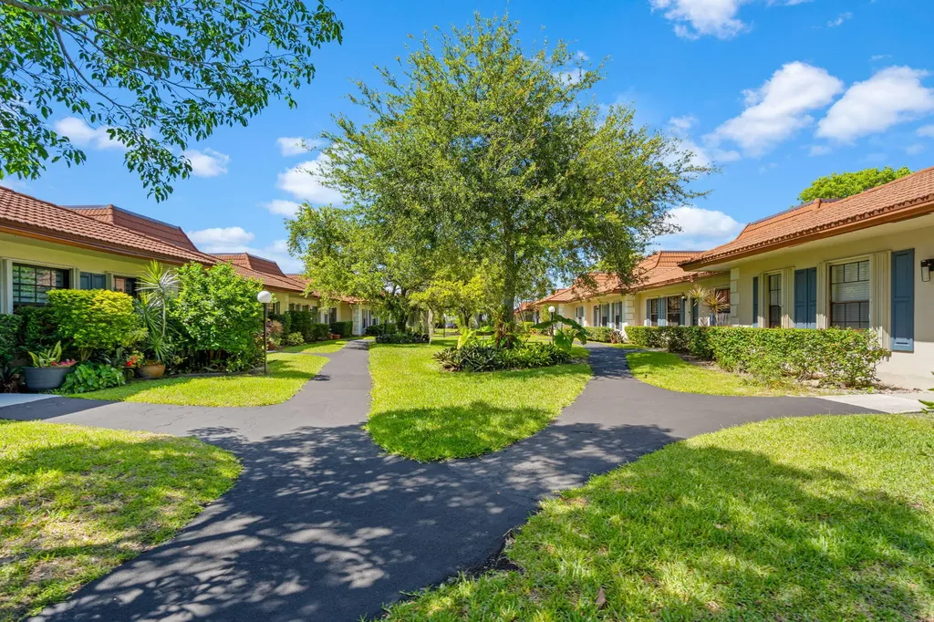 2361 SW 70th Avenue Davie FL 33317