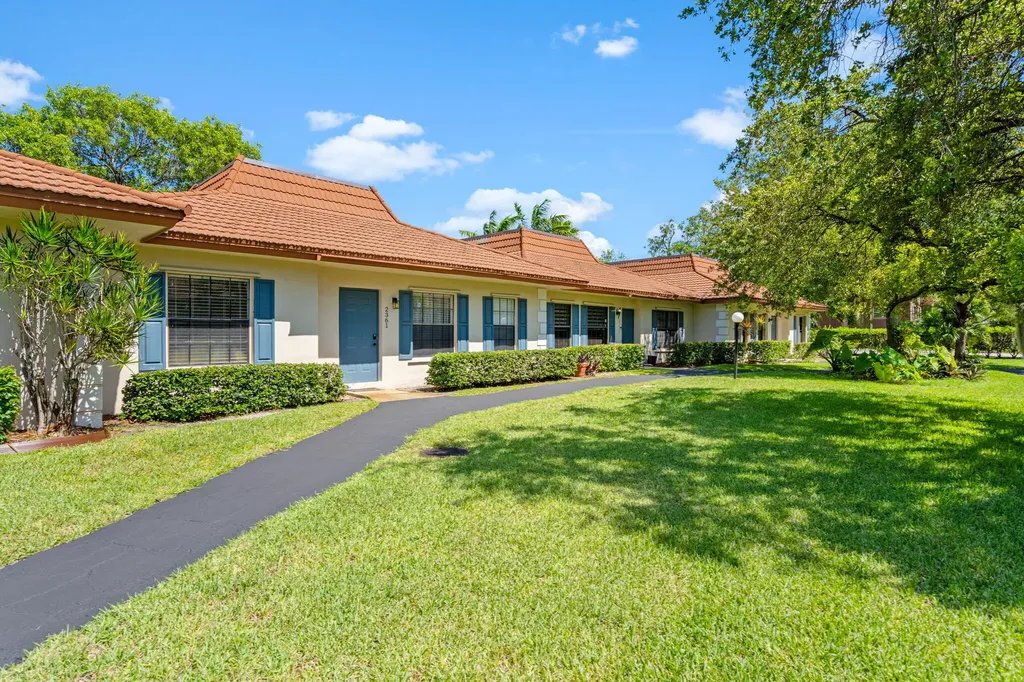 2361 SW 70th Avenue Davie FL 33317