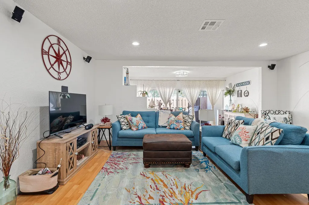 2361 SW 70th Avenue Davie FL 33317