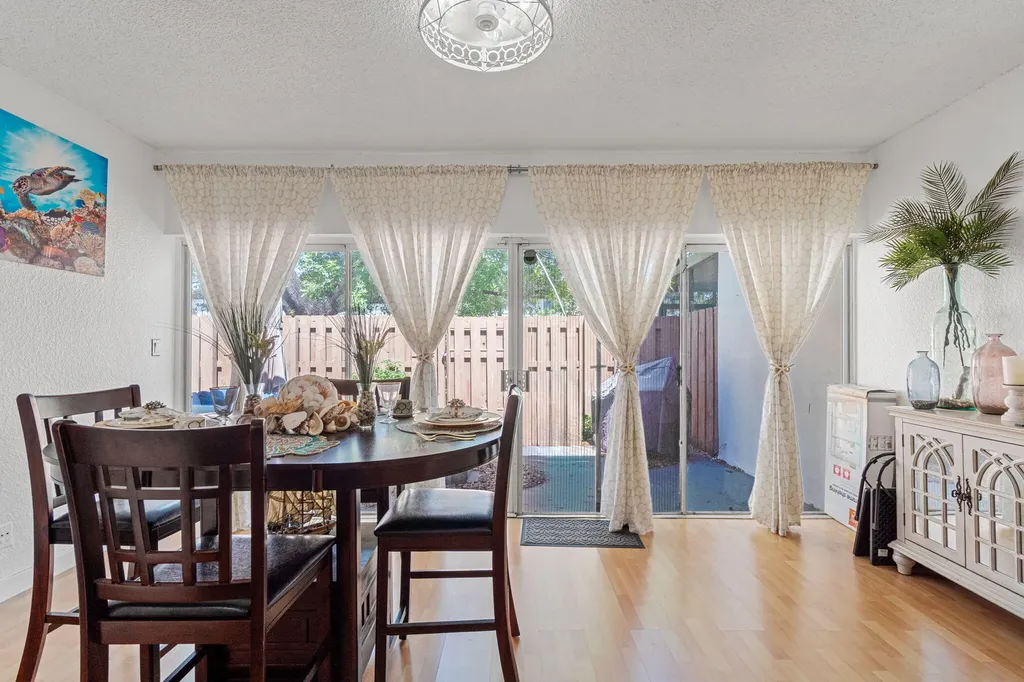 2361 SW 70th Avenue Davie FL 33317