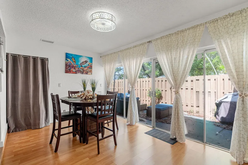 2361 SW 70th Avenue Davie FL 33317