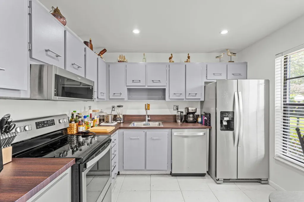 2361 SW 70th Avenue Davie FL 33317