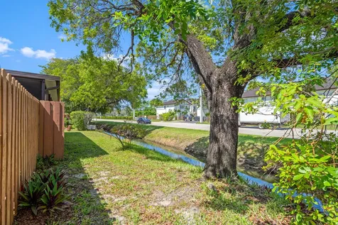 2361 SW 70th Avenue Davie FL 33317