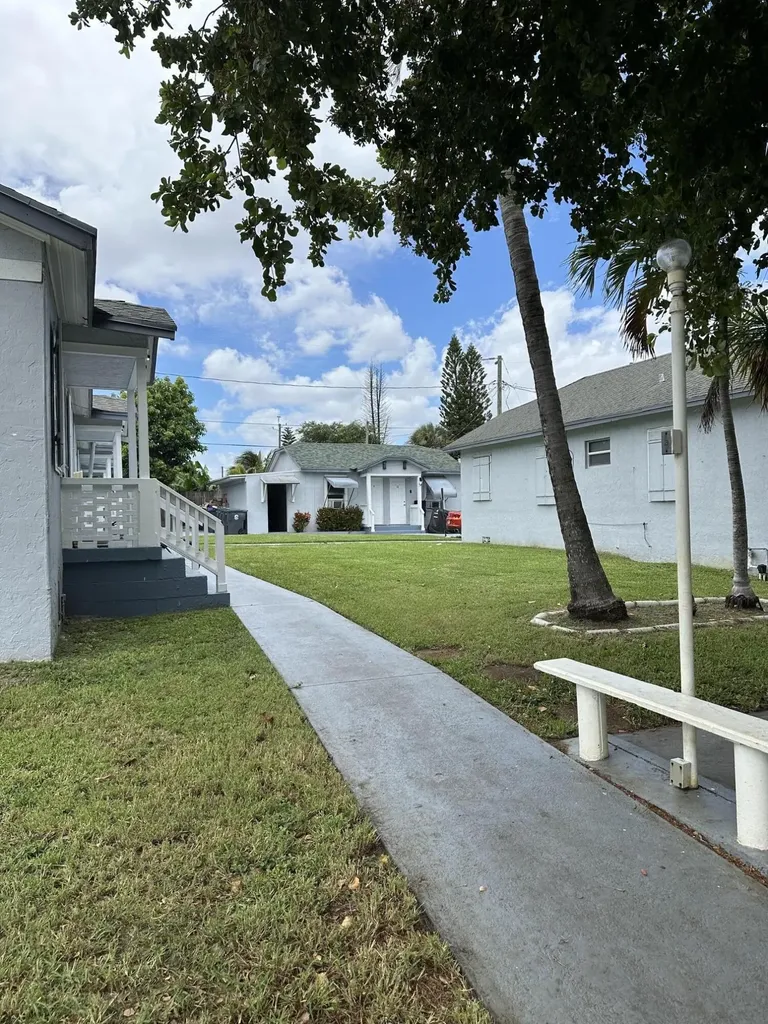 17 Detroit Street Lake Worth FL 33461