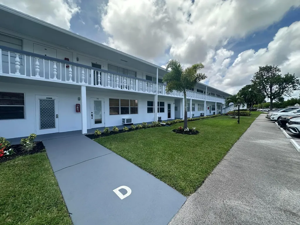 81 Farnham D Deerfield Beach FL 33442