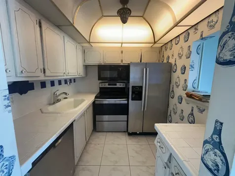 81 Farnham D Deerfield Beach FL 33442