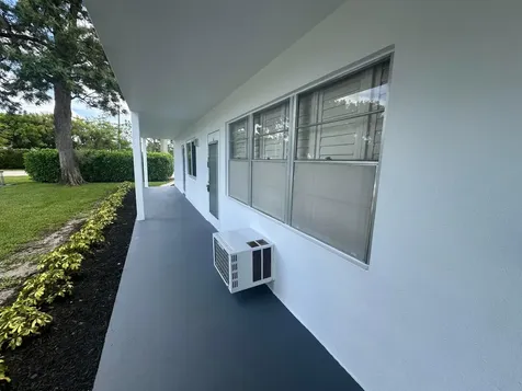 81 Farnham D Deerfield Beach FL 33442