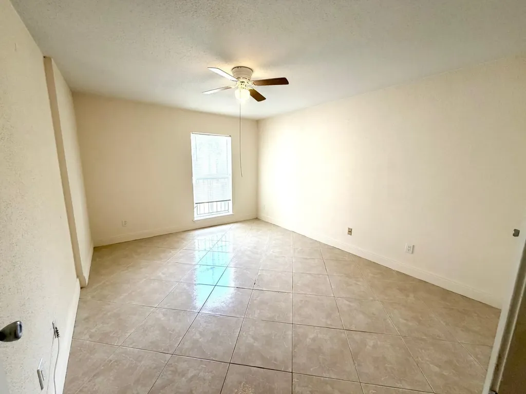 755 Riverside Drive Coral Springs FL 33071